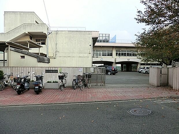 横浜市立本宿中学校まで399m