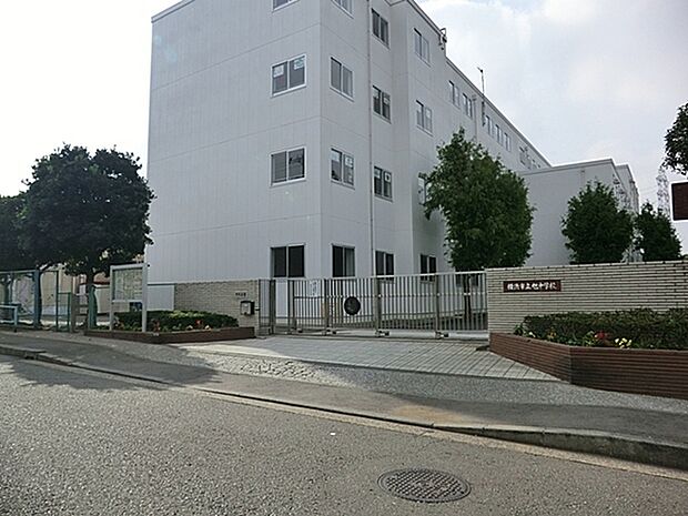 横浜市立旭中学校まで968m