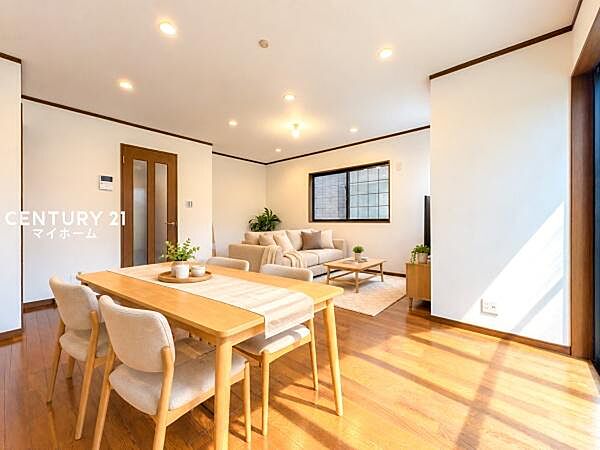 家族の笑顔が自然と集まる、温かみのある憩いの空間♪（家具などはCG加工です。実際には設置していません）