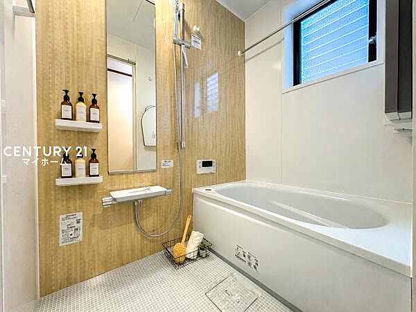 一日の疲れを癒やす、ゆったりとしたバスルーム♪（バスアイテムなどはCG加工です。実際には設置していません）