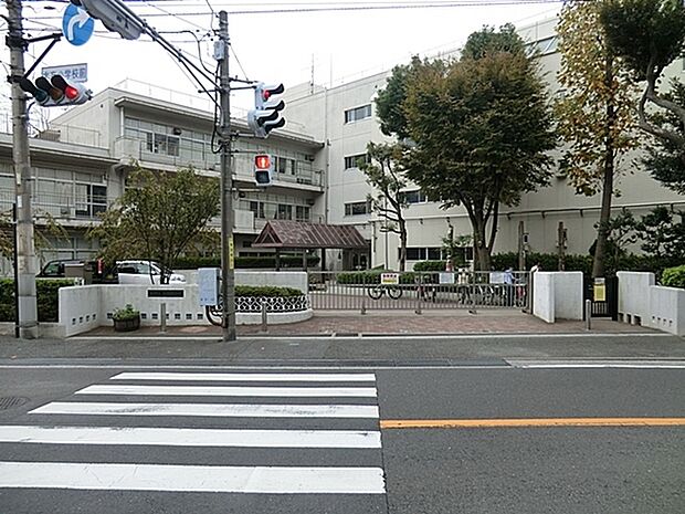 横浜市立北方小学校まで1122m