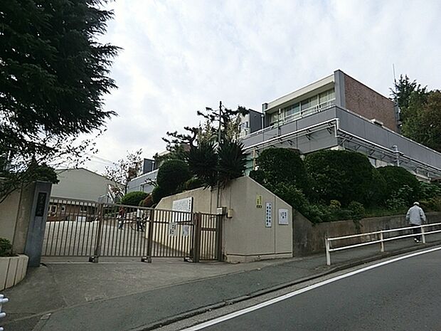 横浜市立汐見台小学校まで866m