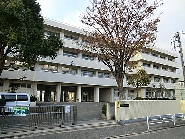 横浜市立丸山台中学校まで1086m