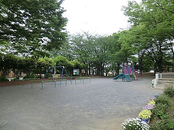 日限山公園まで441m