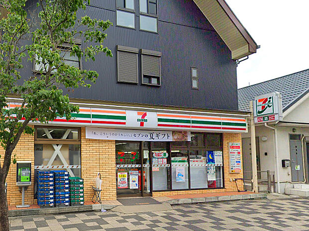 セブンイレブン横浜川島町店まで416m、保土ヶ谷高校とくぬぎ台団地の間にあるコンビニです