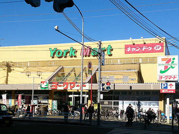 ヨークマート立場店まで926m、立場駅前の交差店にあるスーパー。2階には100円ショップもあります。