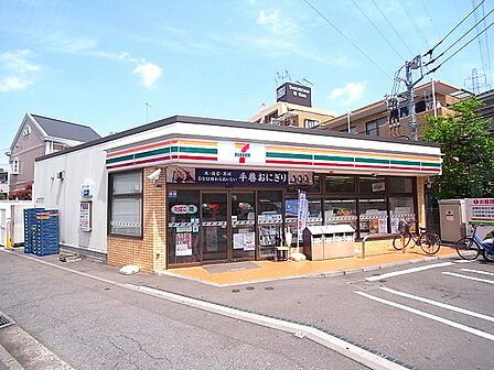 セブンイレブン横浜北寺尾7丁目店まで663m、コンビニもあって便利です