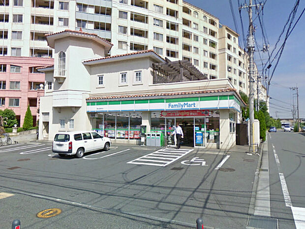 ファミリーマート サンズ瀬谷五貫目町店まで2299m、コンビニもあって便利です