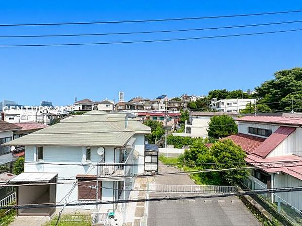 見上げれば広い空が広がる、住宅街ならではの開放的な眺望♪