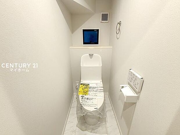 温水洗浄便座など快適な機能を備えた、清潔感あるトイレ♪