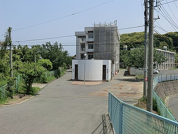 横須賀市立浦賀中学校まで900m
