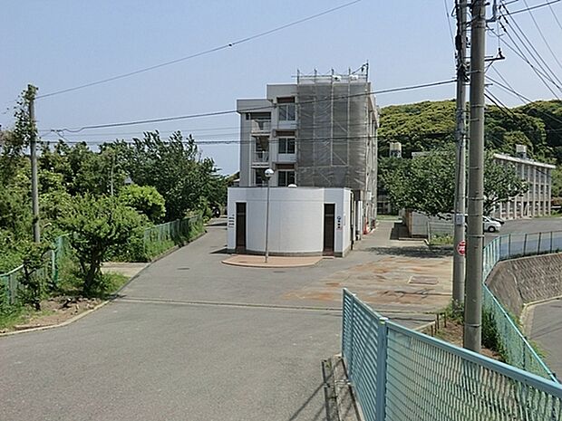 横須賀市立浦賀中学校まで900m