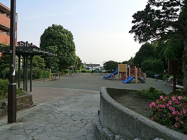 上長久保南公園まで877m