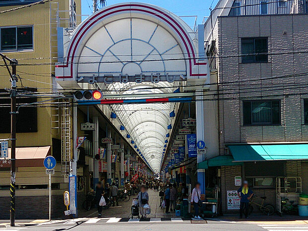 横浜橋商店街まで355m、活気のあるアーケード商店街です。酉の市の時期や年末には大変な賑わいを見せます。