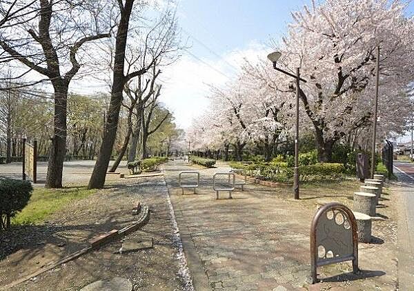 野山北公園自転車道線まで130m、徒歩2分