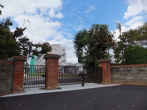 武蔵村山市立第一中学校まで550m、徒歩7分