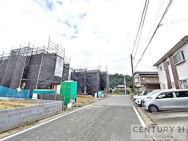 車通りの少ない閑静な住宅街♪ すれ違いできる公道です