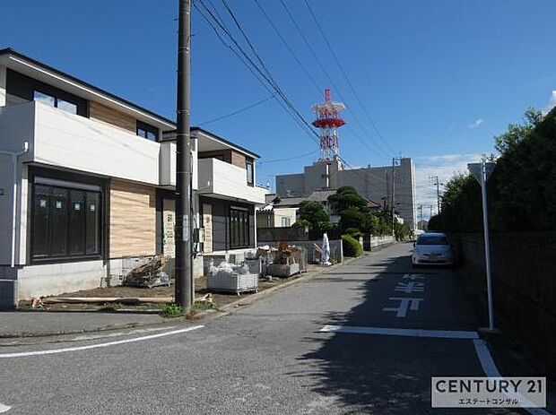 車通りの少ない閑静な住宅街♪ すれ違いできる公道です