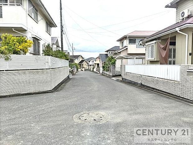 車通りの少ない静かな住環境です♪