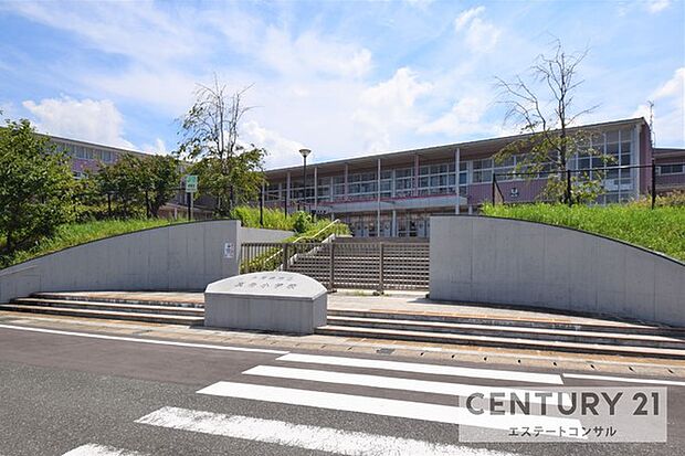 木更津市立真舟小学校まで949m