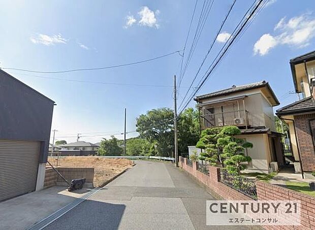 車通りの少ない静かな住環境です♪