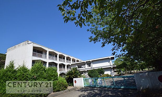 君津市立周西の丘小学校まで1007m