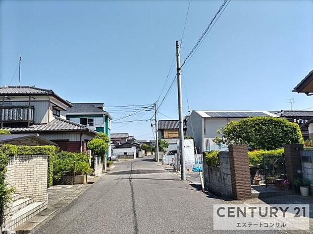 車通りの少ない静かな住環境です♪
