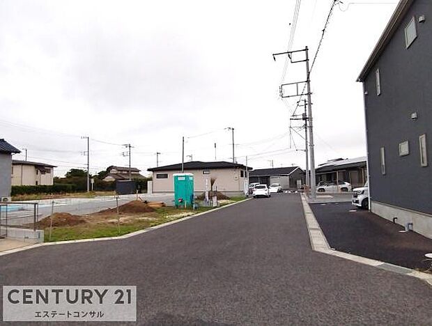 車通りの少ない静かな住環境です♪