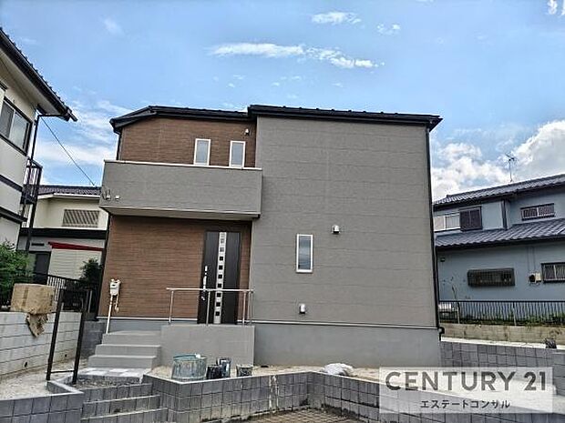 外構工事中、完成間近です