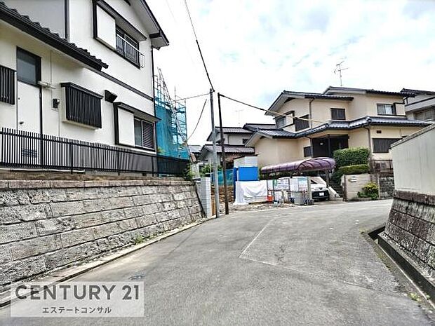 車通りの少ない静かな住環境です♪