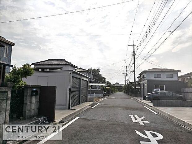 車通りの少ない静かな住環境です♪