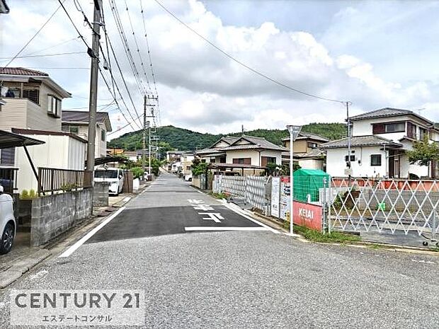 車通りの少ない静かな住環境です♪