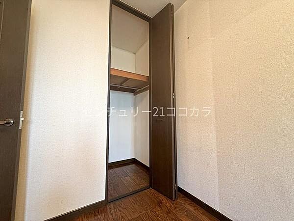 全居室収納付きで、ご家族それぞれの荷物をすっきり整理できる快適な住まいです。