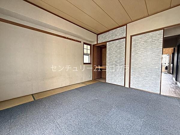 ※図面と現況が異なる場合は現況優先とさせていただきます。ゴロンと横になってリラックスできる、8帖のゆとりある和室です！お子様のプレイスペースや寝室としても大活躍。