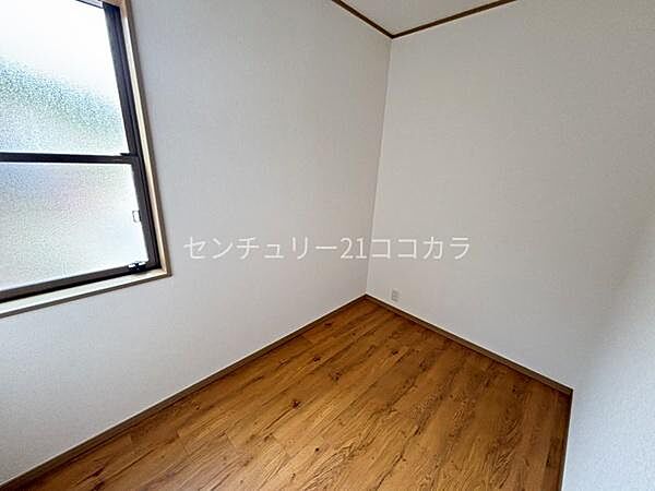 納戸は、季節用品や思い出の品、日用品などをすっきり収納できる便利なスペース。居住空間を広々と保ちながら、家族の暮らしを快適にサポートする収納力が魅力です。