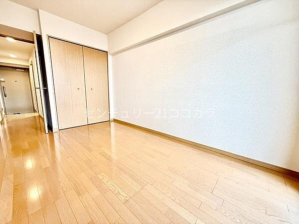 全居室に収納を備えた、暮らしやすさに配慮された住まい。各部屋がすっきり片付き、生活空間を有効に使えるため、整理整頓がしやすい快適な設計です。