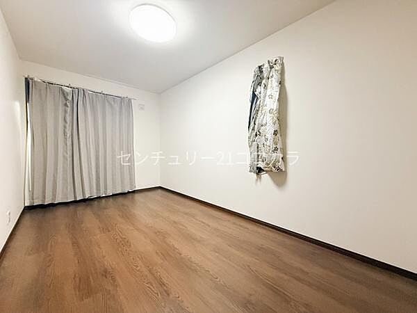 リビング7.1帖お好みの家具をレイアウトしやすく、ご家族でゆったりと寛げる心地よいプライベート空間が広がります♪室内の写真はCGで家具を消して空室後のイメージを再現しています。