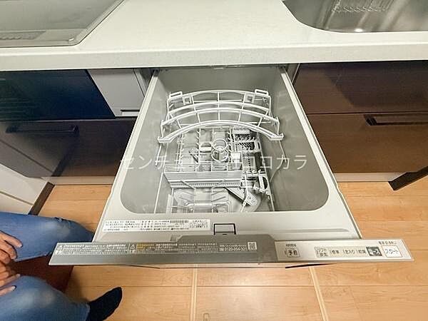 ビルトイン食洗機手洗いよりも節水・時短が叶うビルトイン食洗機を標準装備！室内の写真はCGで家具を消して空室後のイメージを再現しています。