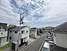 その他：バルコニーから広がる開放的な眺望が魅力。心地よい風を感じながら、景色を眺めてリフレッシュできる癒しの空間です。
