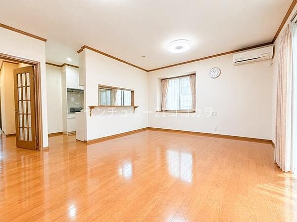 LDK18.2帖18.2帖のゆとりある大空間LDK！家具を配置しても狭さを感じさせず、ご家族でゆったりと過ごせます。室内の写真はCGで家具を消して空室後のイメージを再現しています。