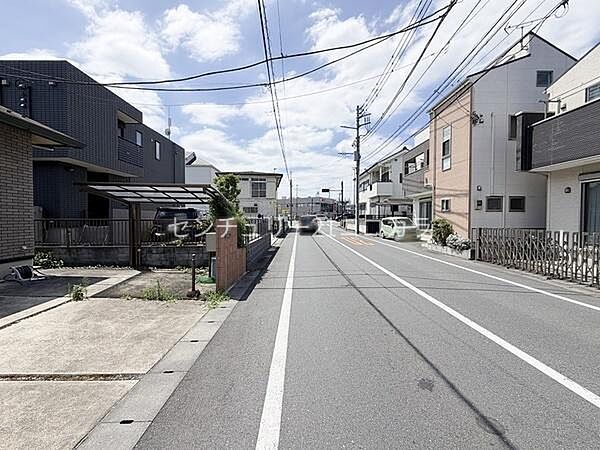 バス停徒歩2分の通勤通学に便利な立地！国道16号や20号、中央道八王子ICなどに出やすく、車での各方面へのアクセスも良好です。