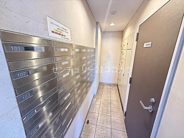 エントランスにはメールボックスを設置♪毎日の郵便物を受け取りやすく、暮らしの利便性を高めてくれる便利な設備です！