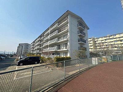 外観:■1985年3月築・鉄筋コンクリート造■地上5階建て・総戸数80戸 外観:■1985年3月築・鉄筋コンクリート造■地上5階建て・総戸数80戸