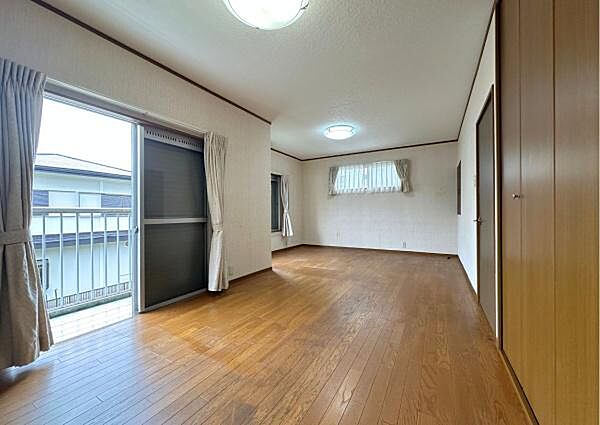 【2階洋室】13帖、ワンフロアのお部屋です♪