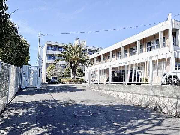 箕面市立第三中学校まで1435m