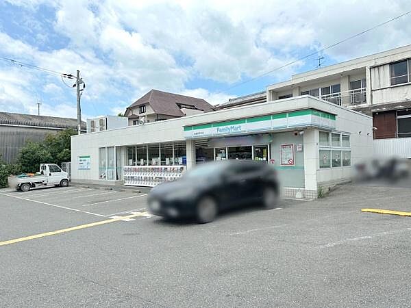 ファミリーマート箕面如意谷店まで309m、徒歩約4分