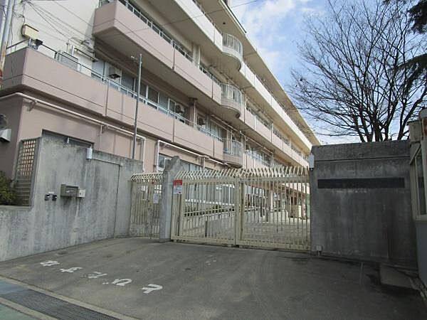 箕面市立北小学校まで220m
