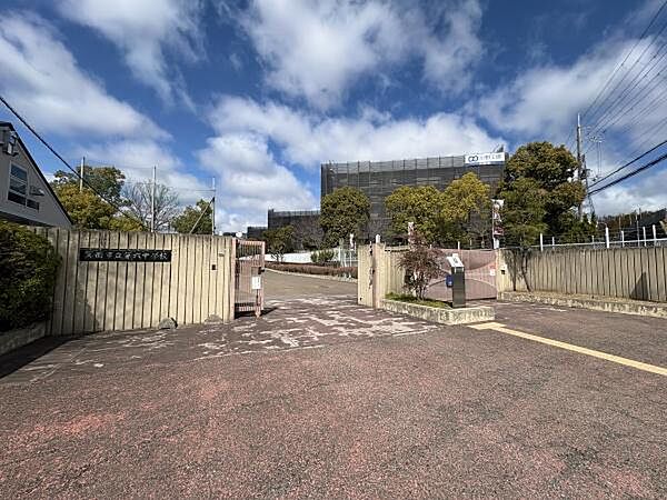 箕面市立第六中学校まで850m