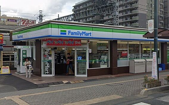 ファミリーマー...