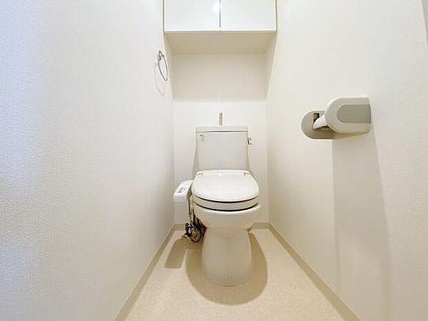 【トイレ】シンプルでスッキリとしたデザインのトイレ